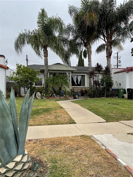 7221 S Hobart Blvd, Los Angeles, CA 90047