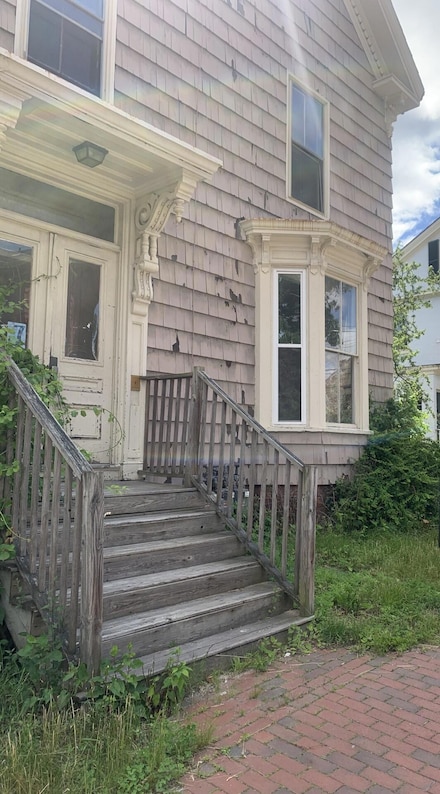 10 Walker St, Portland, ME 04102