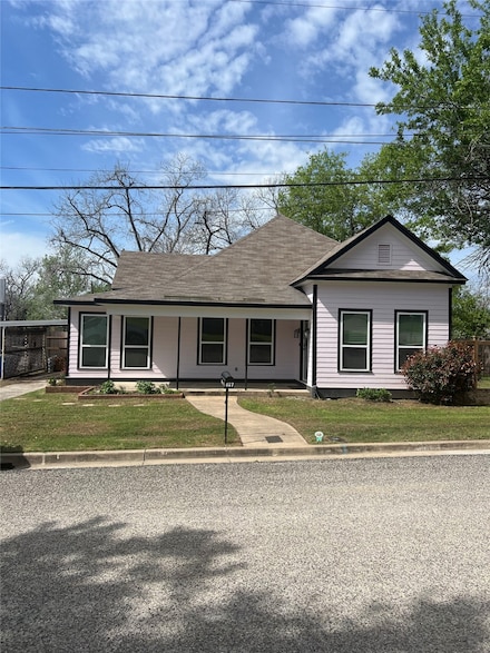 637 N Washington St, La Grange, TX 78945