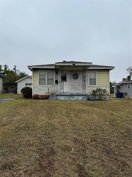1406 W Washington Ave, Guthrie, OK 73044