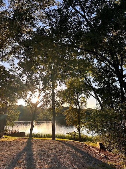 1106 Peninsula Dr, Fort Towson, OK 74735