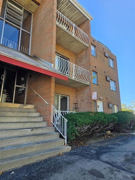 4117 N Bend Rd Unit 8, Cincinnati, OH 45211