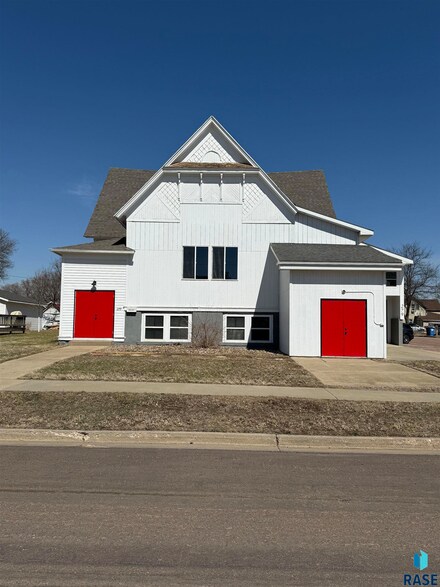 279 E 2nd St, Parker, SD 57053
