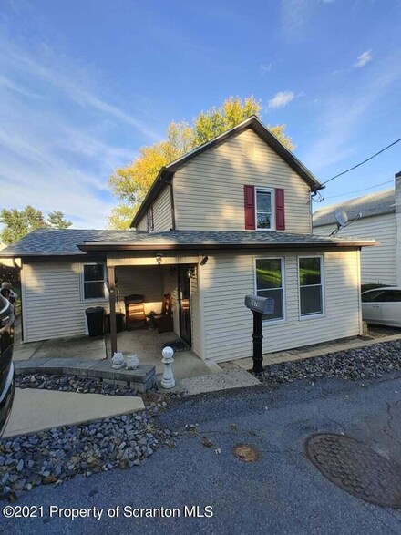 607 Valley St, Avoca, PA 18641