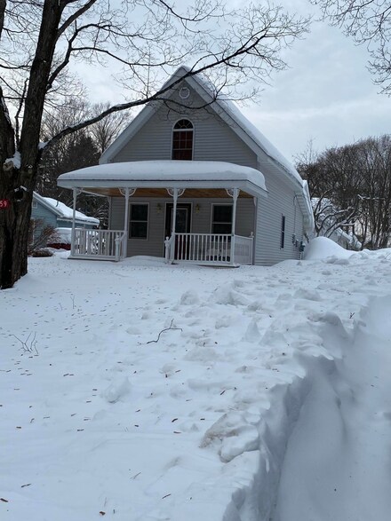 6659 State St, Newberry, MI 49868