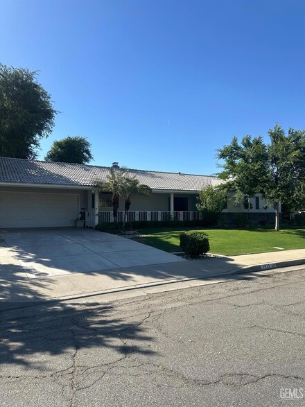 2925 Elm St, Bakersfield, CA 93301