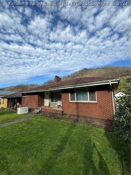 305 1st Ave, Logan, WV 25601