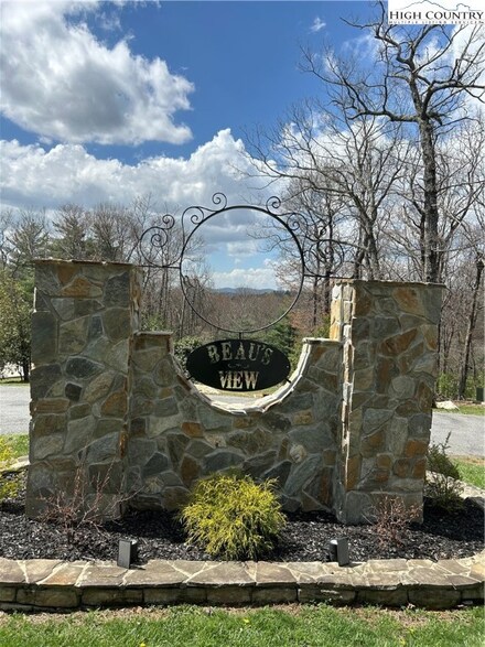 1262 Turnberry Dr, Glade Valley, NC 28627