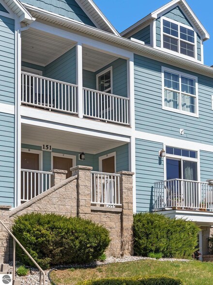 151 Railroad Ave Unit 15, Traverse City, MI 49686