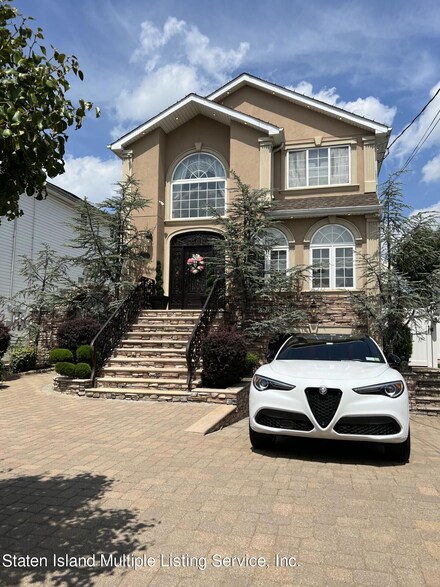 66 Churchill Ave, Staten Island, NY 10309