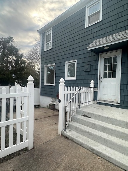 10 W Main Rd, Portsmouth, RI 02871