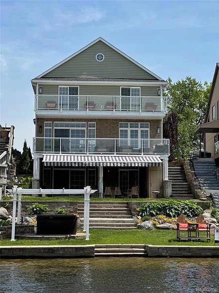 610 Longpointe Dr, Lake Orion, MI 48362