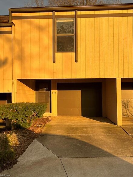 549 Center Ave, Cuyahoga Falls, OH 44221