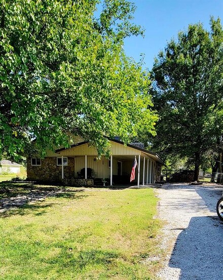 129 S Taylor St, Iola, KS 66749