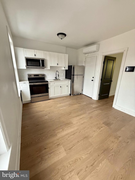 1217 N 28th St Unit 3, Philadelphia, PA 19121