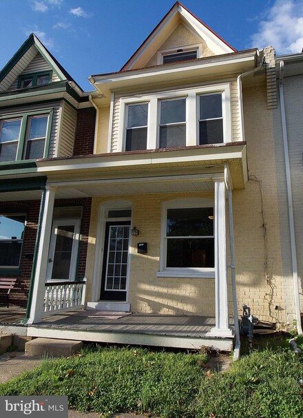 9 Walnut St, Lebanon, PA 17042