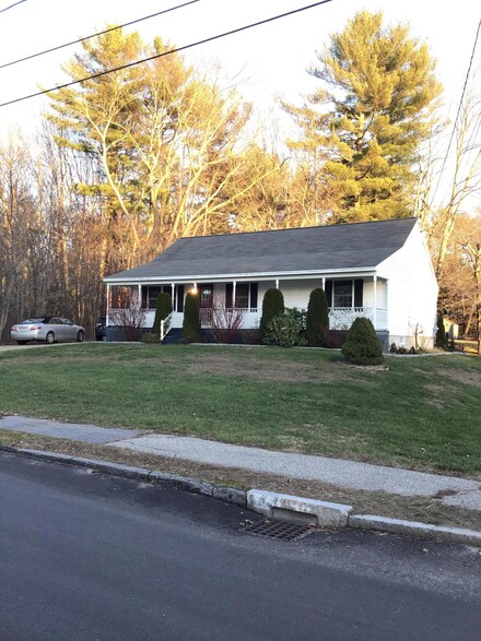 41 Free St, Lisbon Falls, ME 04252