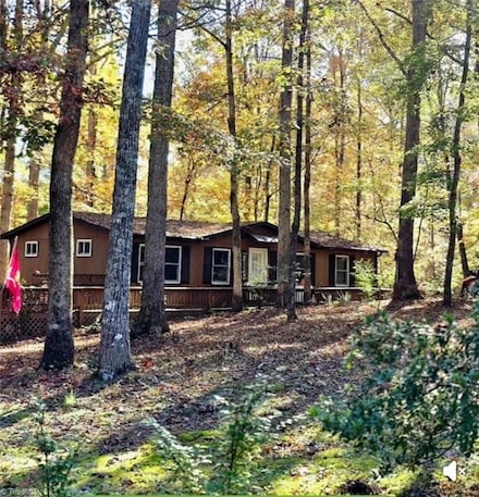 1070 Burdun Ln, Walnut Cove, NC 27052
