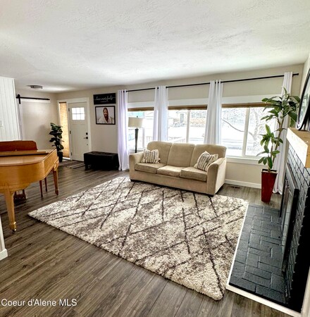 2204 W Saint Emilion Dr, Hayden, ID 83835