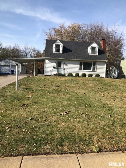 4031 N Illinois Ave, Peoria Heights, IL 61616
