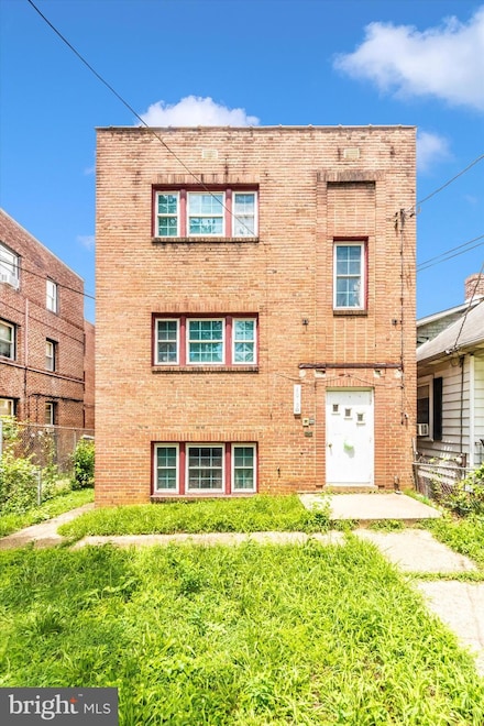 4050 Grant St NE, Washington, DC 20019