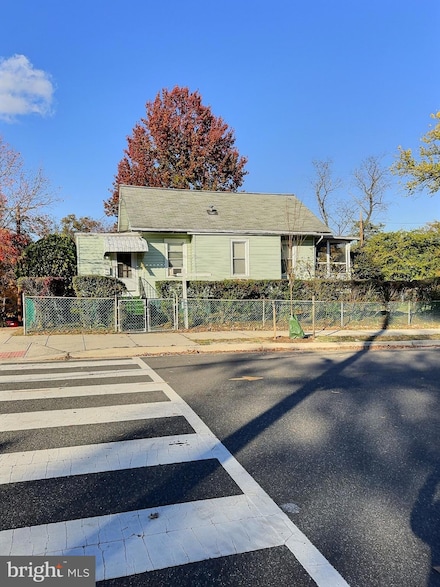 2040 31st Place SE, Washington, DC 20020