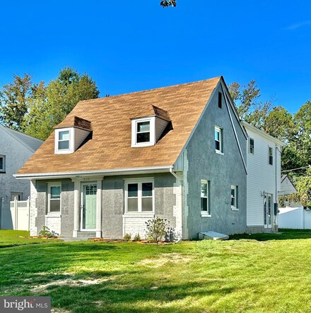 842 Springhill Rd, Secane, PA 19018