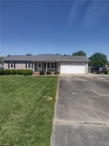 42 Kirk St, Thomasville, NC 27360