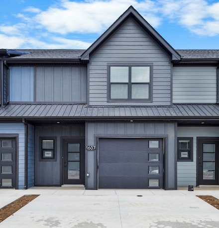 1607 Jonathan Wade Cir, Clarksville, TN 37043