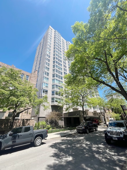 720 W Gordon Terrace Unit 16G, Chicago, IL 60613