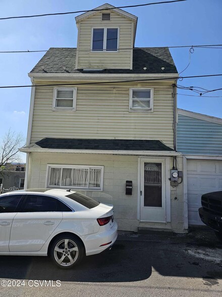 1548 W Independence St, Coal Township, PA 17866