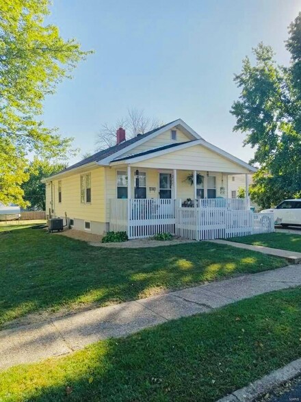 320 Pine St, Sullivan, MO 63080