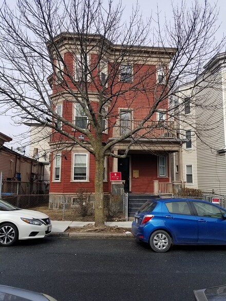 10 Shepton St, Dorchester Center, MA 02124