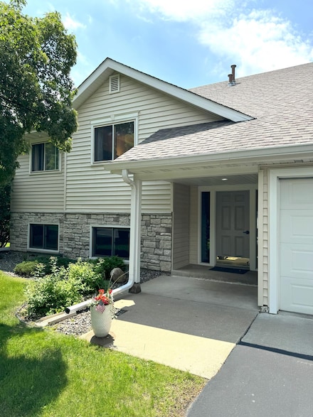 14445 Fairway Dr, Eden Prairie, MN 55344