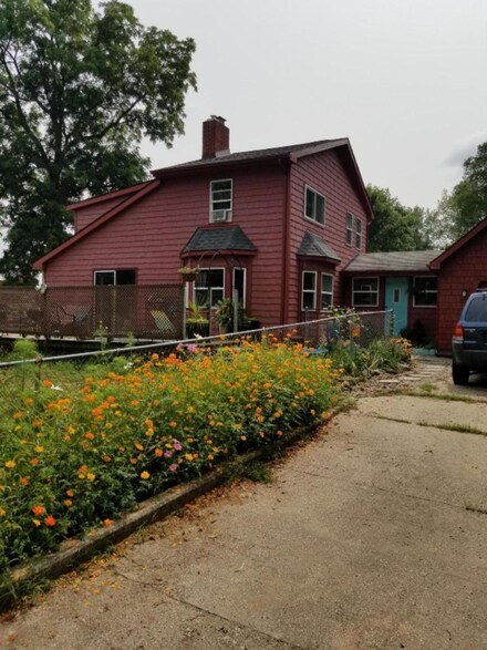 1256 10th St, Martin, MI 49070