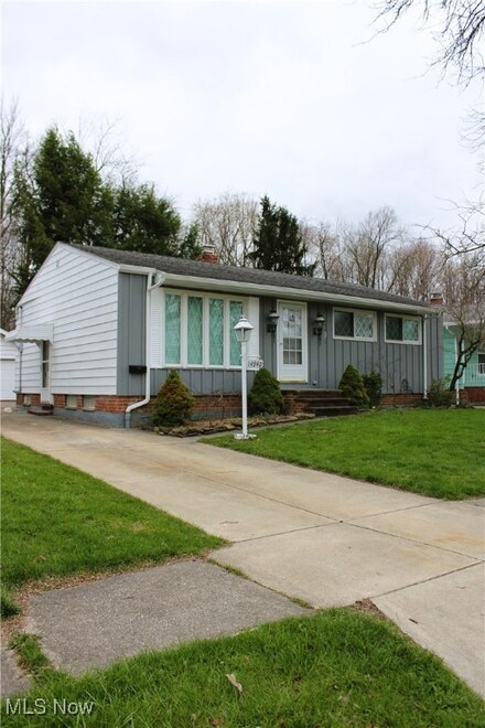 14940 Florence Dr, Maple Heights, OH 44137