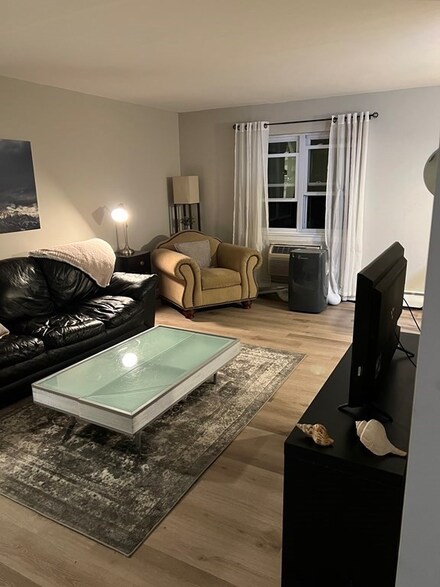 54 Regency Park Dr, Agawam, MA 01001