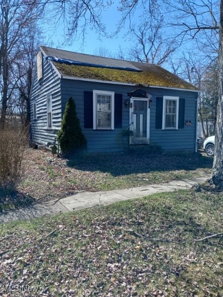 24 E Main St, Newton Falls, OH 44444