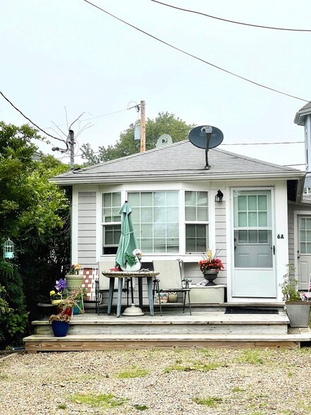 6 Holly Cir, Buzzards Bay, MA 02532