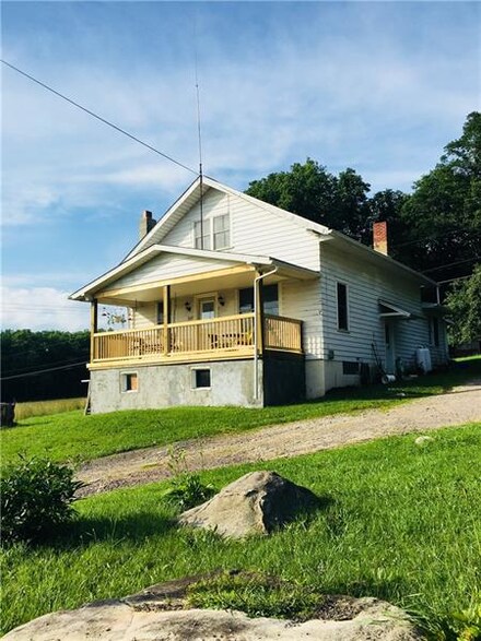 7689 National Pike, Addison, PA 15411