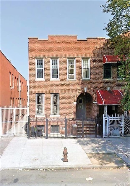 1118 Metcalf Ave, Bronx, NY 10472