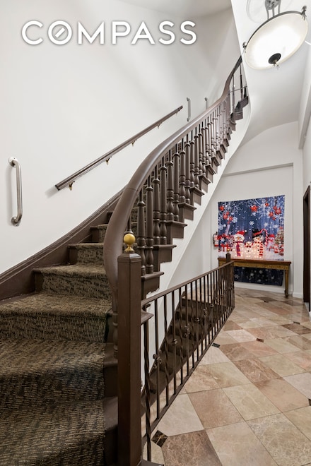 105 E 35th St, New York, NY 10016
