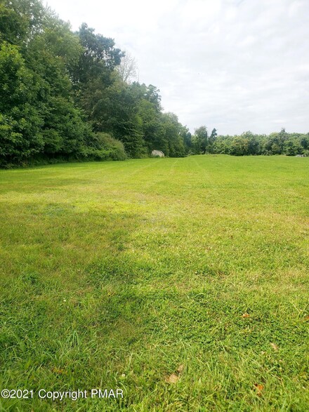 1035 Sunrise Blvd, Mount Bethel, PA 18343