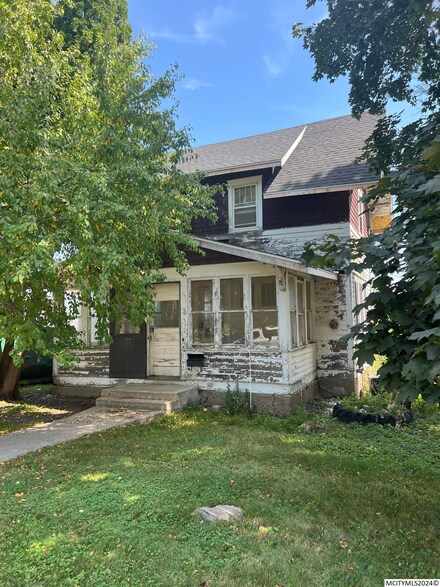 245 S Central St, Forest City, IA 50436