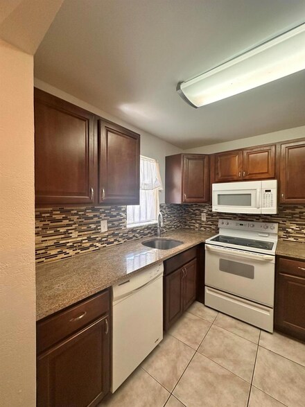 9355 SW 8th St Unit 1060, Boca Raton, FL 33428