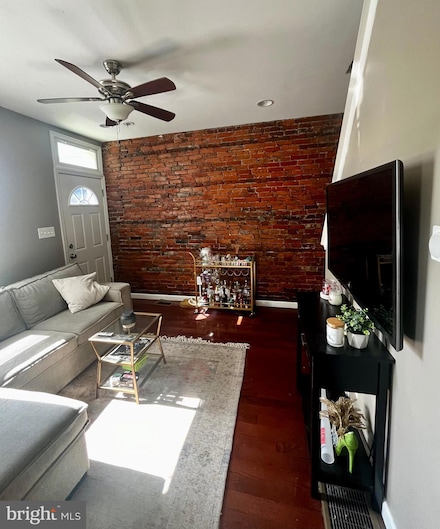 619 E Flora St, Philadelphia, PA 19125