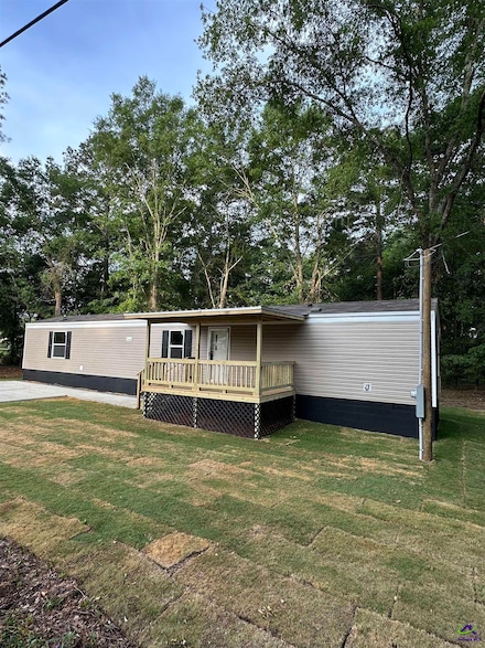 35 Arbor Dr, Hawkinsville, GA 31036