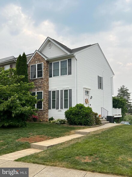 1726 Upper Forde Ln, Hampstead, MD 21074