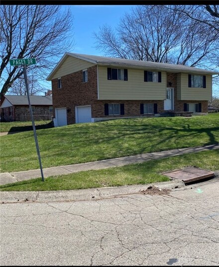 1102 Paget Dr, Miamisburg, OH 45342