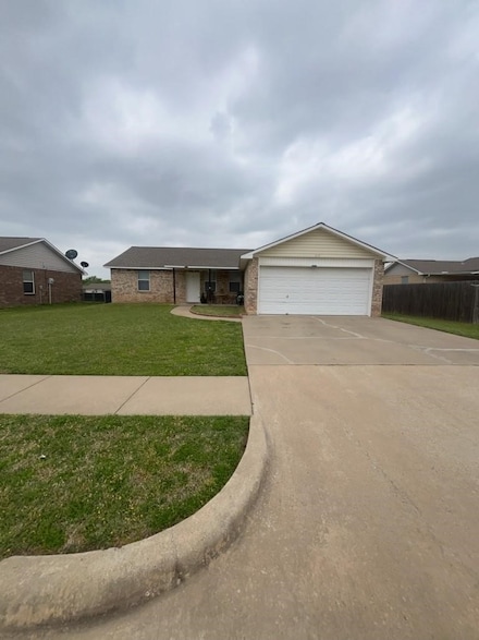 213 Bobbie Ann Ct, Granbury, TX 76049